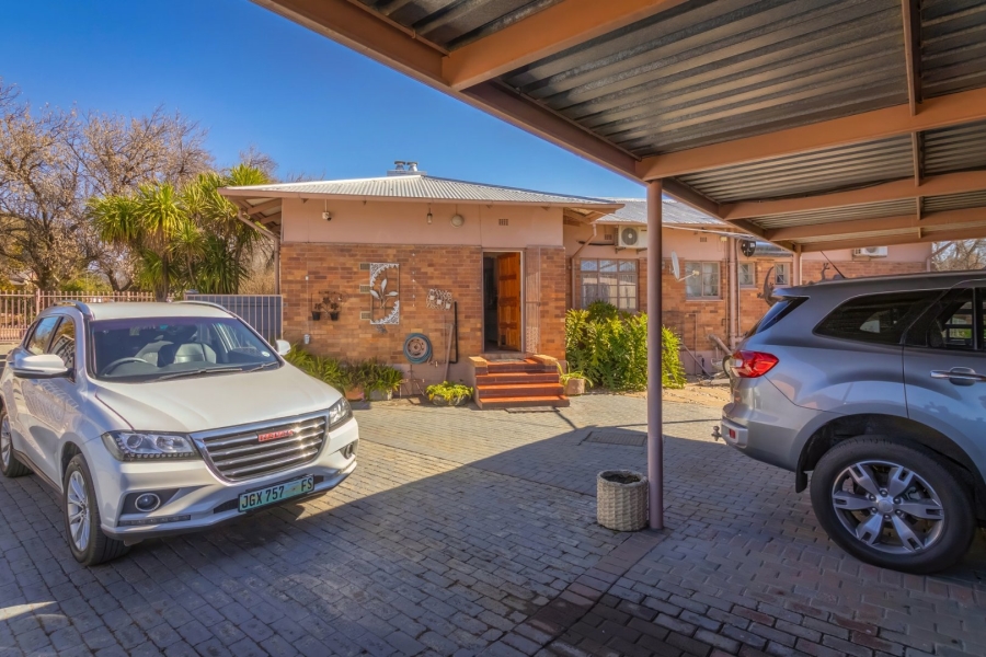 3 Bedroom Property for Sale in Kroonheuwel Free State